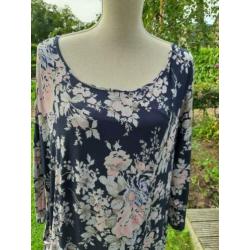 Mooie blauwe/ roze gebloemde rok mt 54