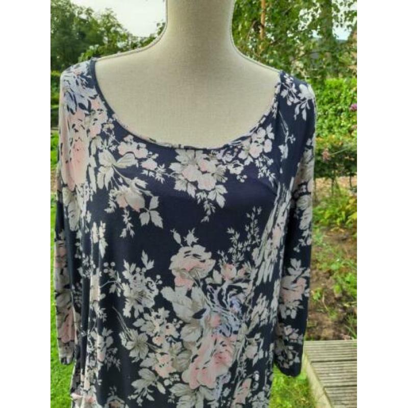 Mooie blauwe/ roze gebloemde rok mt 54