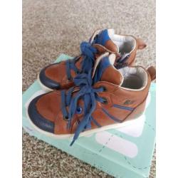 schoen jongen maat 26 bruin/ cognac blauw bunnies zgan