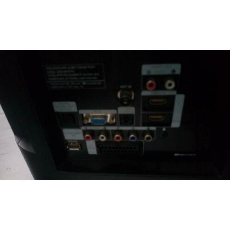 Samsung 32 inch LCD TV.