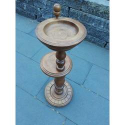 Staande asbak van hout