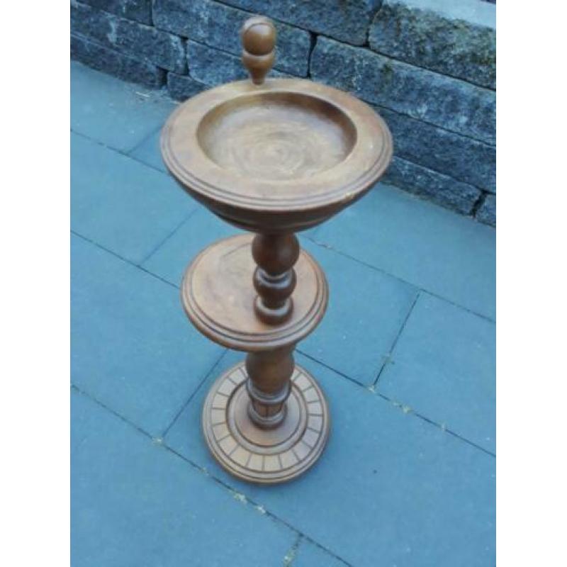 Staande asbak van hout