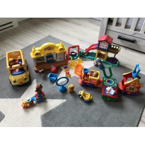 Little people €6 per soort: Circus, Speeltuin, Bus of Winkel