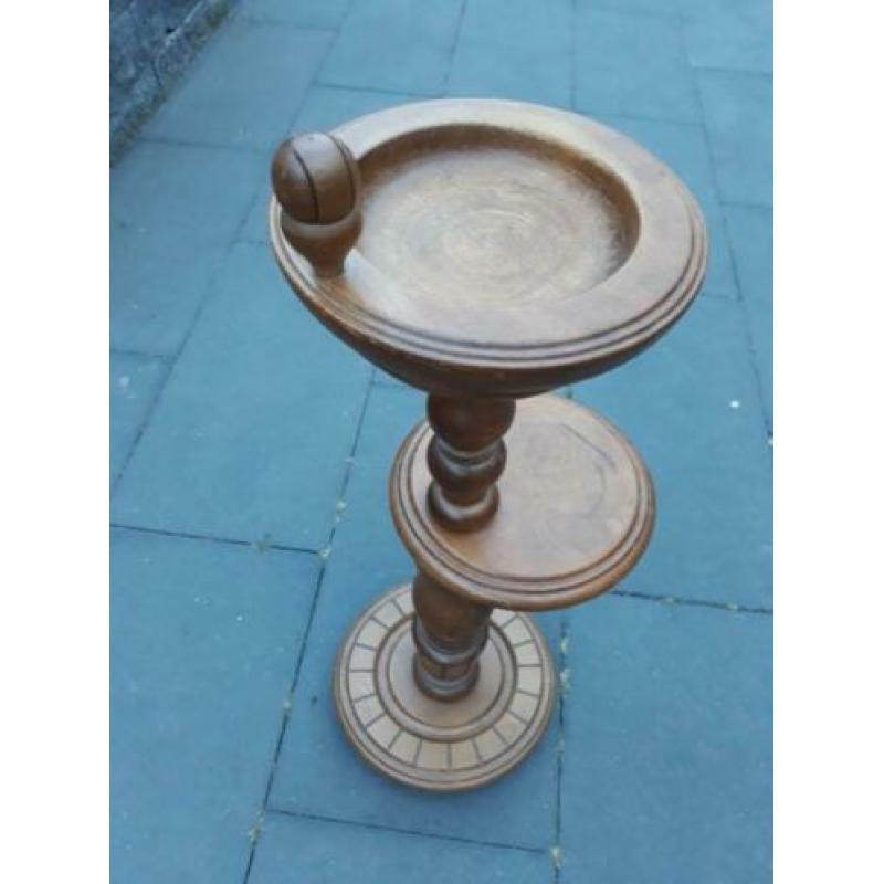 Staande asbak van hout