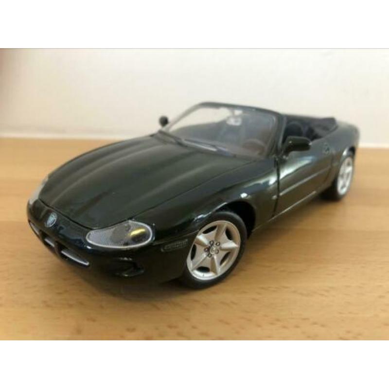 Maisto Jaguar XK8 schaalmodel