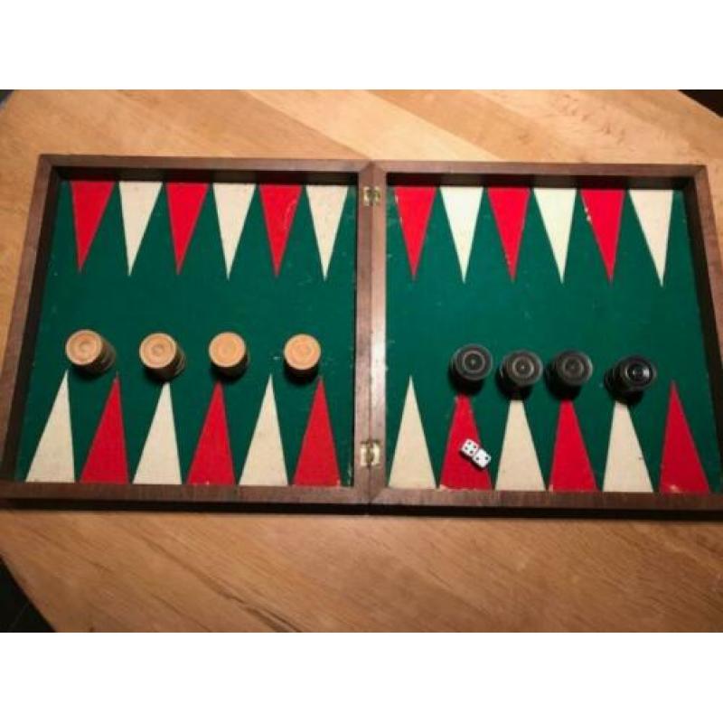 oude backgammon - trik trakspel met dambord-schaakbord