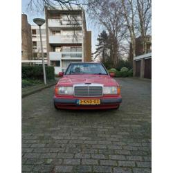 Mercedes 230 E 1985 Rood