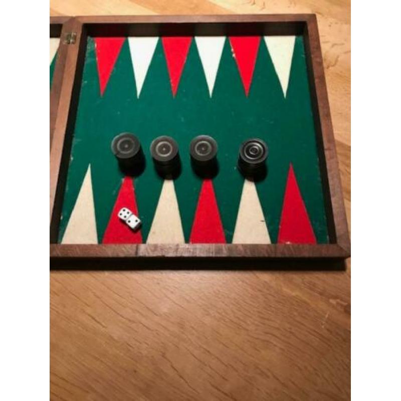 oude backgammon - trik trakspel met dambord-schaakbord
