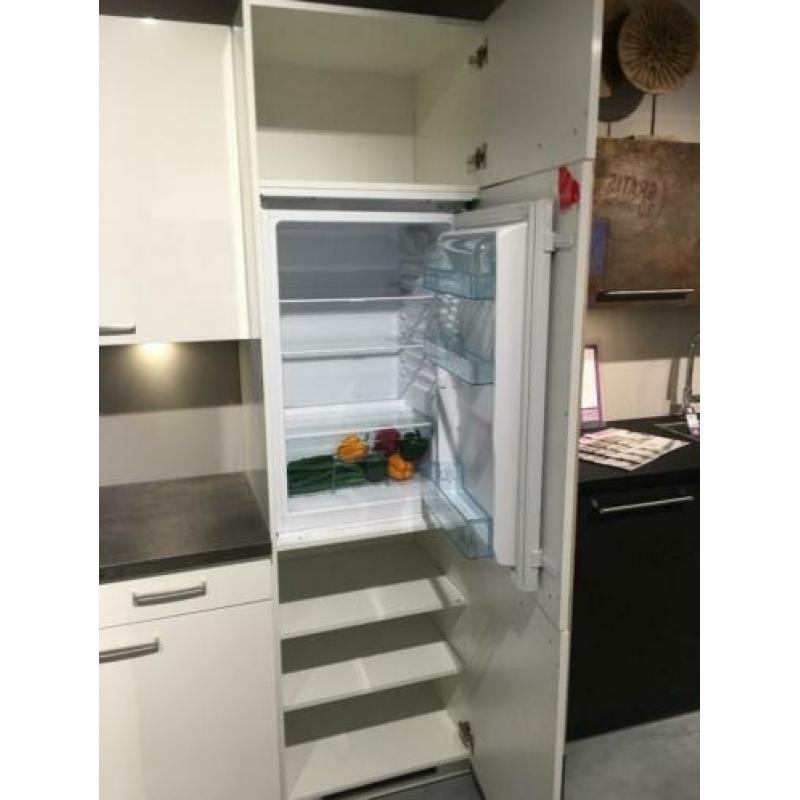 Spetterende hoogglans showroomkeuken elgin wit 281 x188 cm