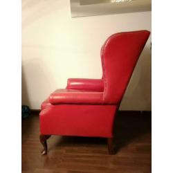 Chesterfield scharlaken oxblood rood leren fauteuil mancave