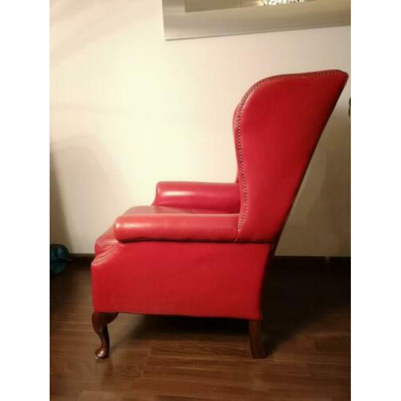 Chesterfield scharlaken oxblood rood leren fauteuil mancave