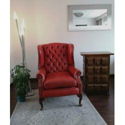 Chesterfield scharlaken oxblood rood leren fauteuil mancave