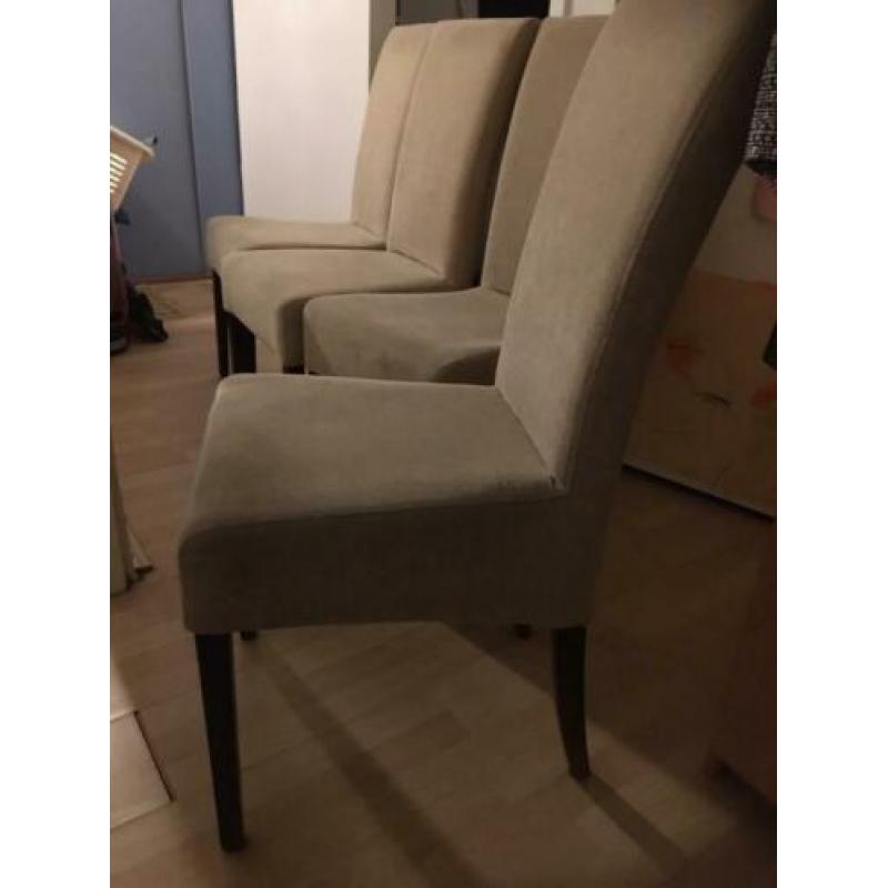 4 Eettafel stoelen, beige stof met donker houten poten