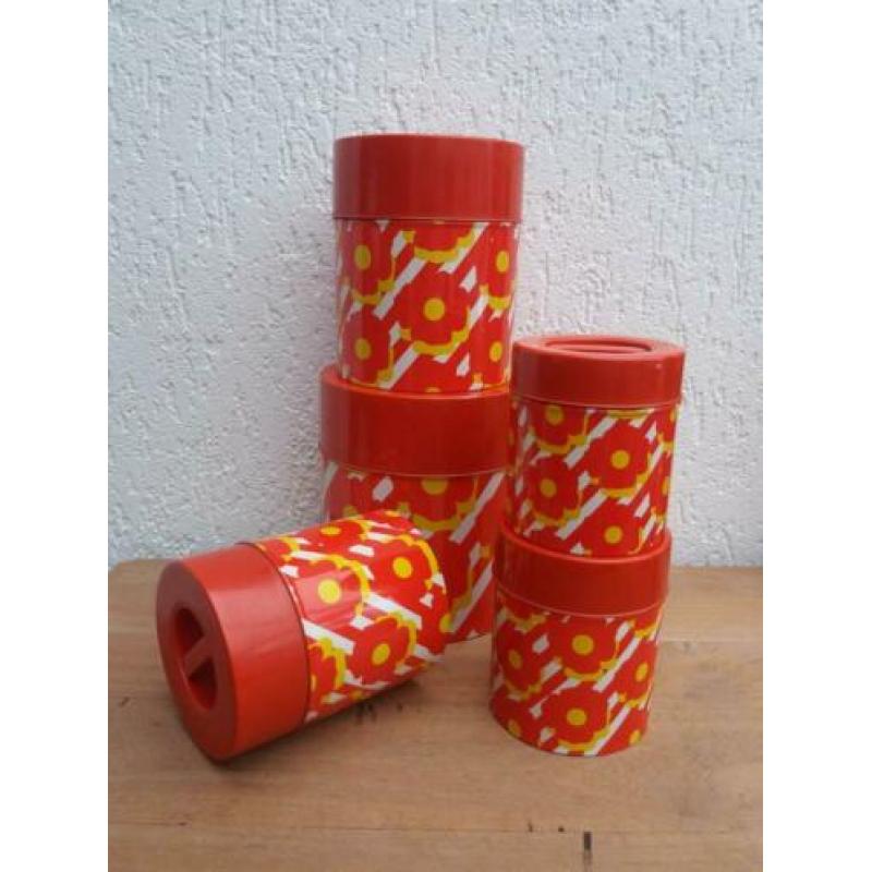 Funky blikken. Vintage bloemen trommels. Deens design
