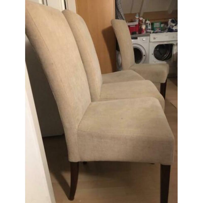 4 Eettafel stoelen, beige stof met donker houten poten