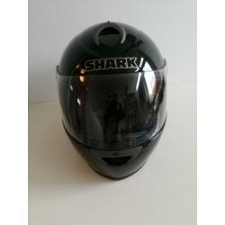 Zgan motorhelm zwart merk SHARK. Normale damesmaat.