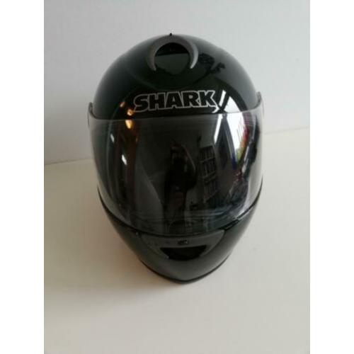 Zgan motorhelm zwart merk SHARK. Normale damesmaat.