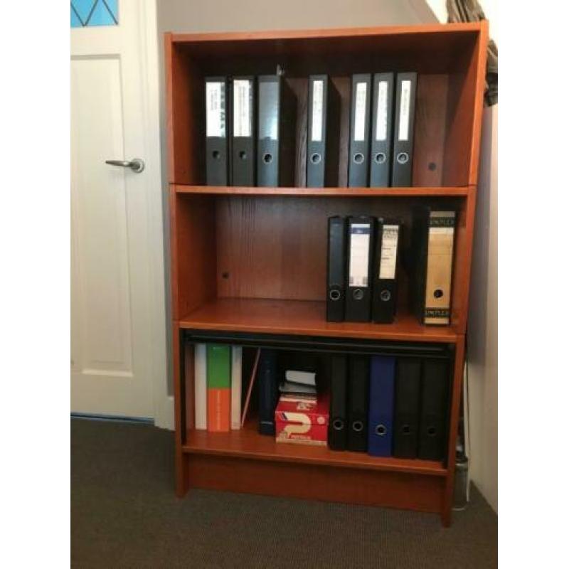 Inrichting werkruimte bureau met kasten