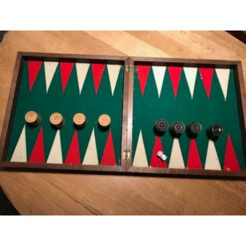 oude backgammon - trik trakspel met dambord-schaakbord