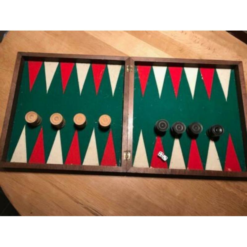 oude backgammon - trik trakspel met dambord-schaakbord