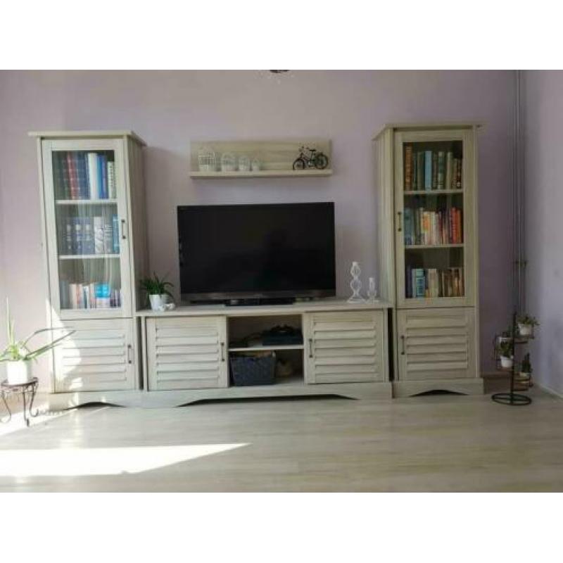 Wandmeubel ''Provence'' kompleet met salontafel en Hoektafel