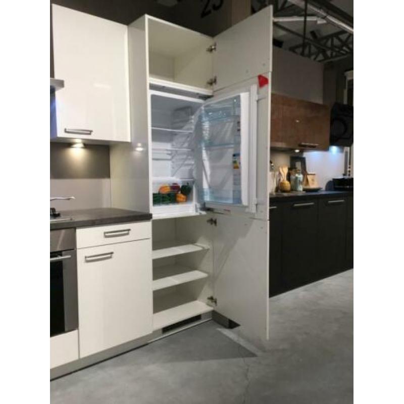 Spetterende hoogglans showroomkeuken elgin wit 281 x188 cm
