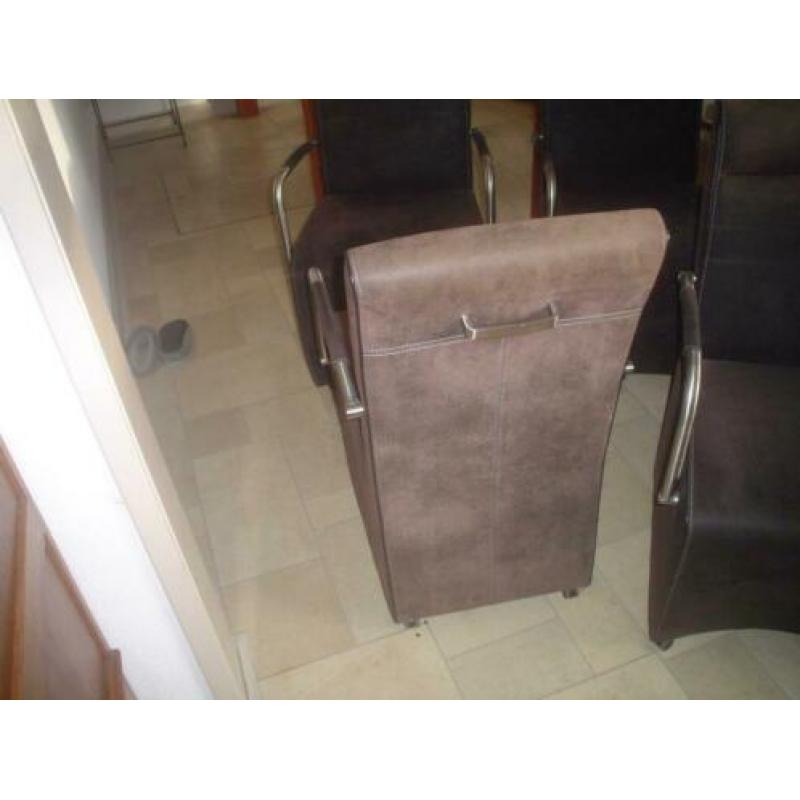 6 suede eetkamer stoelen op wieltjes ,