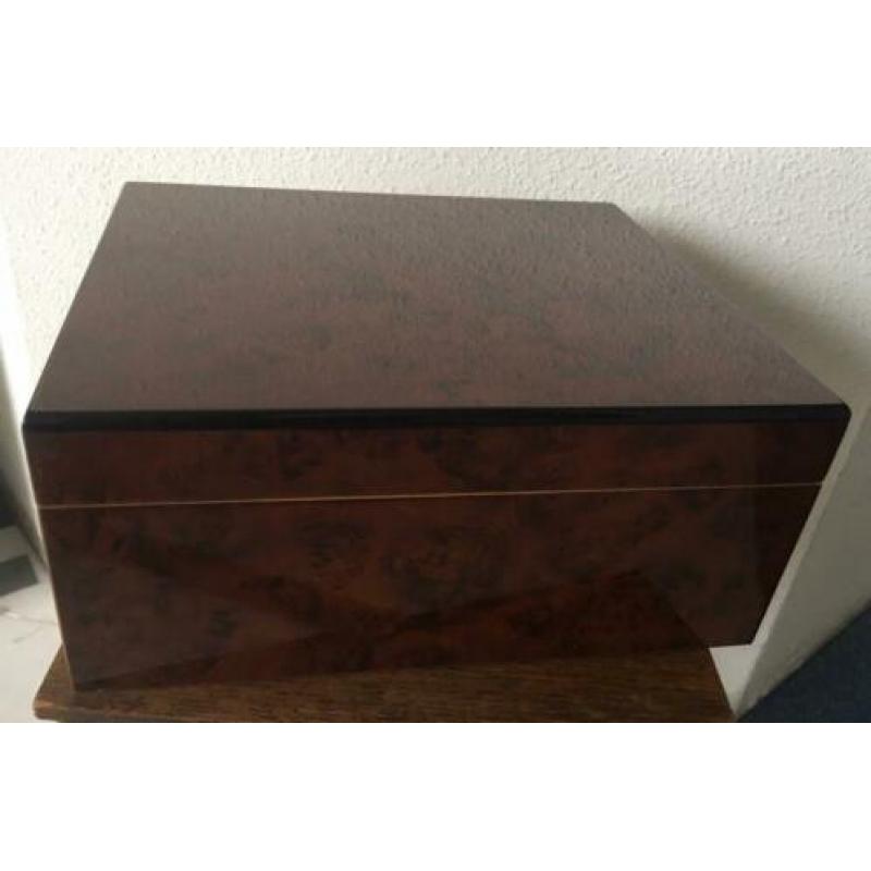 Paget Trading London Humidor, wortelnotenfineer