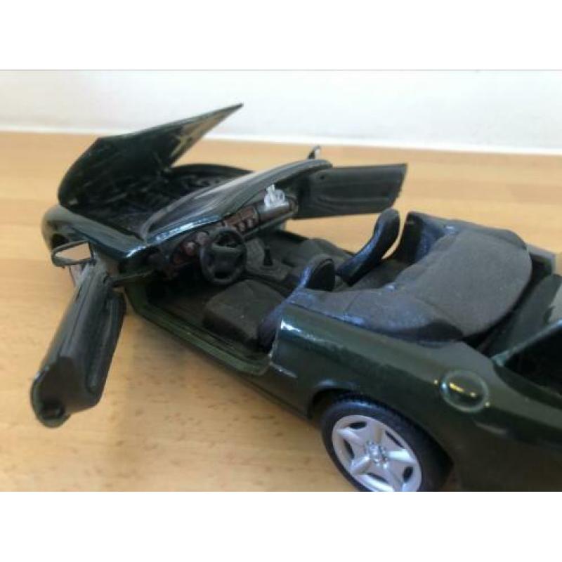 Maisto Jaguar XK8 schaalmodel