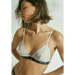 Lichtblauwe kanten Out from Under bralette NIEUW