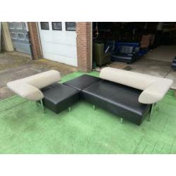 COR ARTHE verstelbaar zwart design leren bankstel met hocker