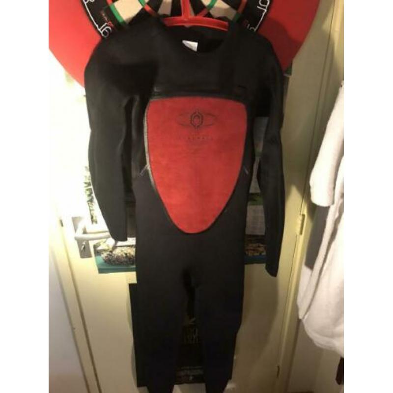 O’Neill wetsuit Mutant met kap size M 5,4mm nieuw