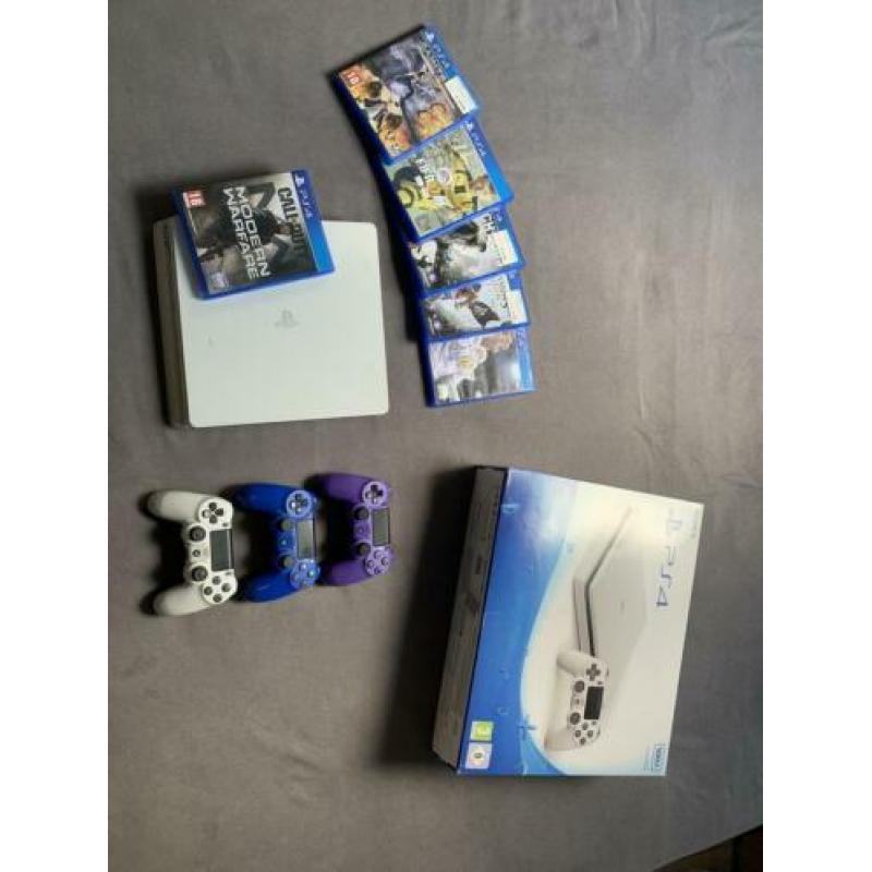 Sony PlayStation 4 slim wit 500GB 3 controllers