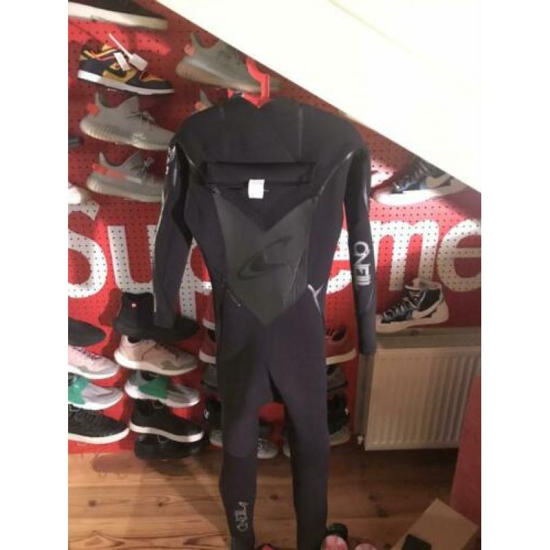 O’Neill wetsuit Mutant met kap size M 5,4mm nieuw
