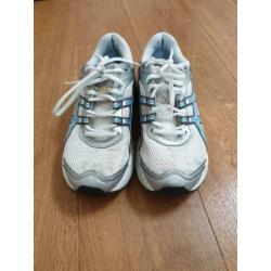 Asics gympen, maat 39, weinig gedragen
