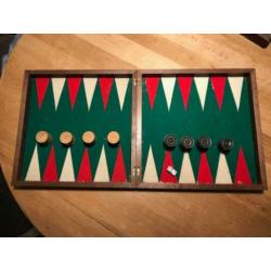 oude backgammon - trik trakspel met dambord-schaakbord