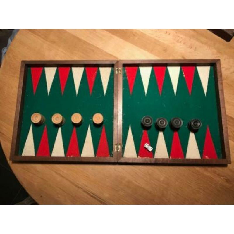 oude backgammon - trik trakspel met dambord-schaakbord