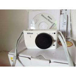 als nieuw nikon 1 j2body 820 clicks!!!