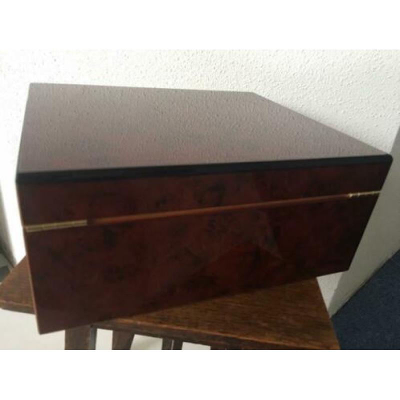 Paget Trading London Humidor, wortelnotenfineer