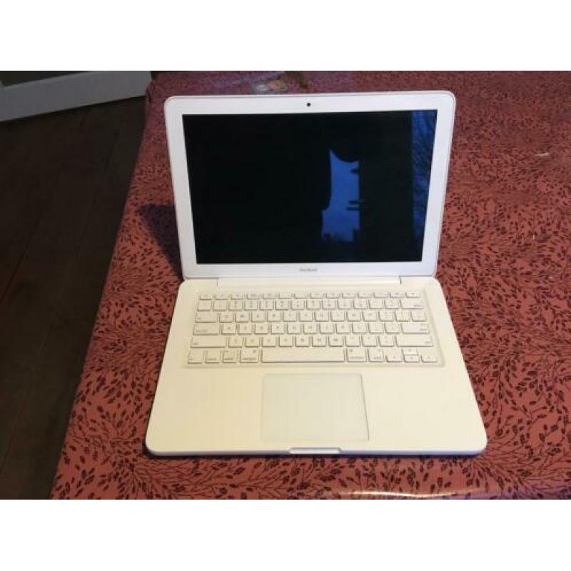 Apple MacBook