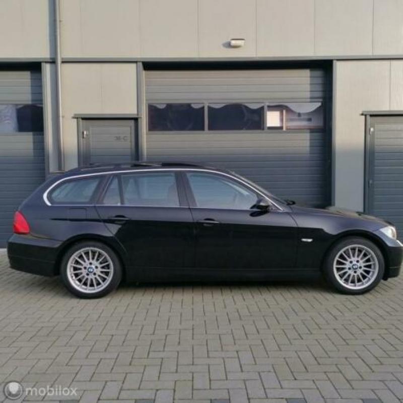 BMW 3-serie Touring 325xi High Executive Nette Auto!