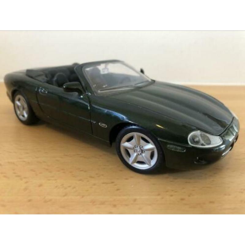 Maisto Jaguar XK8 schaalmodel