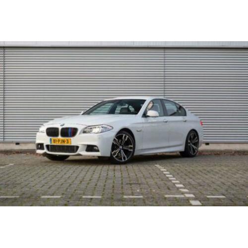 BMW 5-Serie F10 3.0 M-Sport I F1-flippers 523 AUT2011 Xenon