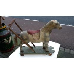 Antiek speelgoed paard / duw en trek speelgoed rond 1880