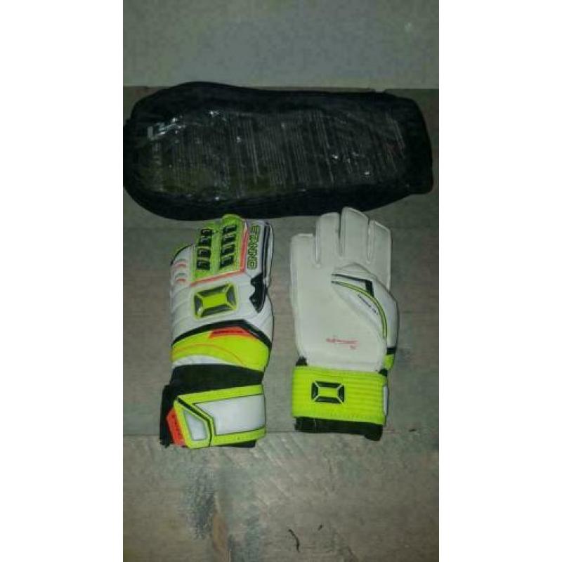 Nieuwe keeperhandschoenen met finger protection