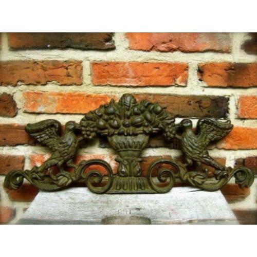 Wandornament gietijzer in de kleur green-rust-duif