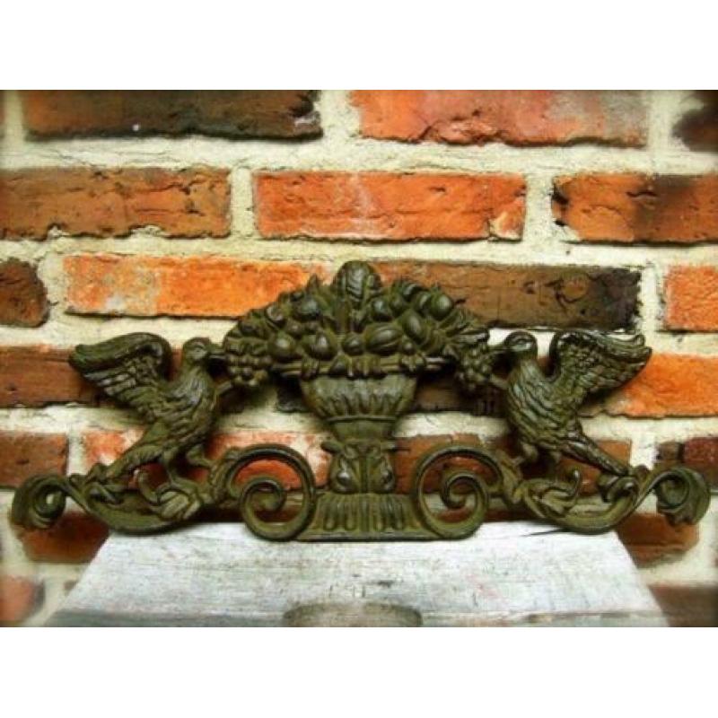Wandornament gietijzer in de kleur green-rust-duif