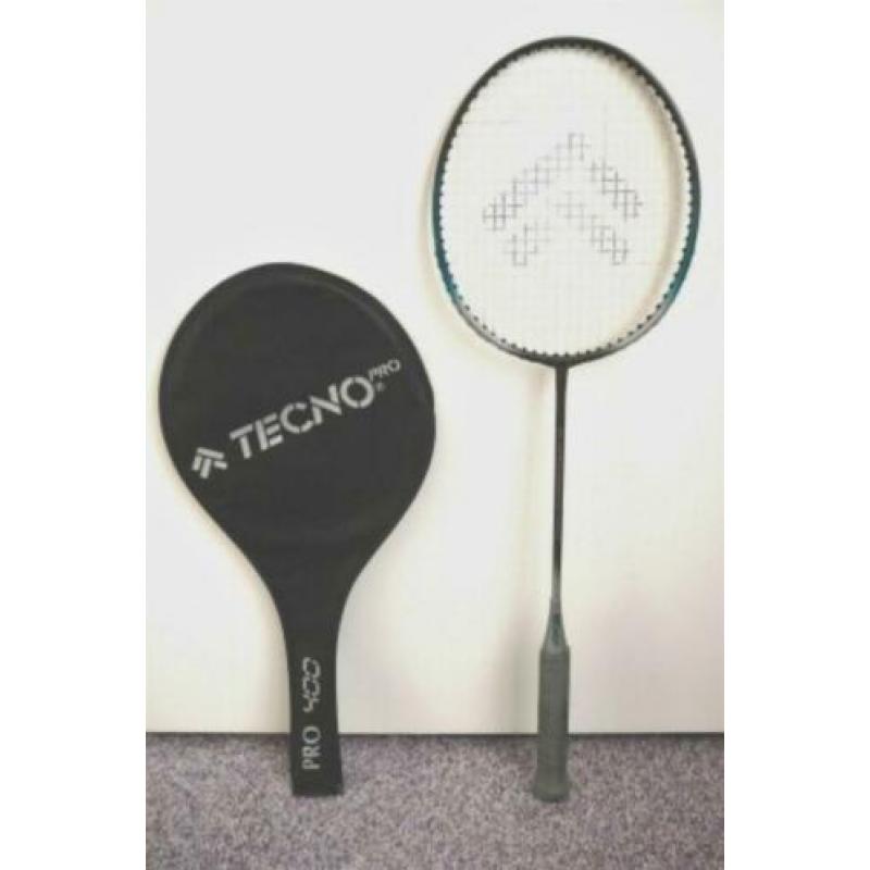 2 Tecno Pro badmintonrackets met beschermhoes