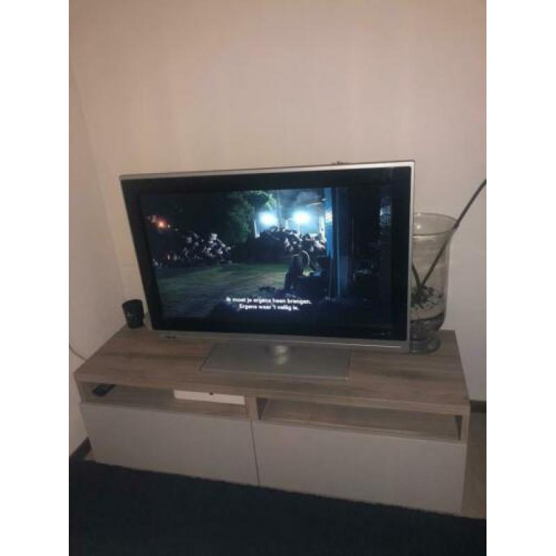 TV meubel. Ikea besta. Eiken effect met lichtgrijs 120x42x39