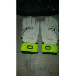 Nieuwe keeperhandschoenen met finger protection